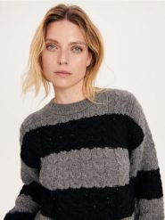 Sweter w warkoczowy splot - wielobarwny. Swetry nierozpinane damskie Reserved, l, bez wzorów, z dzianiny, bez kołnierzyka, bez ramiączek. W wyprzedaży za 29.99 zł.