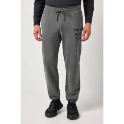 Męska Spodnie dresowe fitness krój podstawowy do rozm. 7XL. Szare spodnie sportowe męskie JAY-PI, m, bez wzorów, z bawełny, na fitness i siłownię. W wyprzedaży za 223.99 zł.