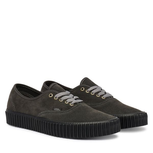 Tenisówki Vans. Czarne trampki i tenisówki damskie Vans, bez wzorów, bez zapięcia. Za 235.99 zł.
