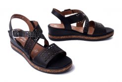 RIEKER REMONTE D3069-02 black, sandały damskie. Czarne sandały damskie Rieker Remonte, bez wzorów, ze skóry, bez obcasa, na koturnie, bez zapięcia. Za 349.90 zł.