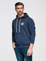 Męska dresowa bluza kangurka z kapturem i naszywką w stylu college – granatowa V2 - Rozmiar: XL. Niebieskie bluzy sportowe męskie Ombre Clothing, m, z aplikacjami, z bawełny, z kapturem. W wyprzedaży za 69.99 zł.