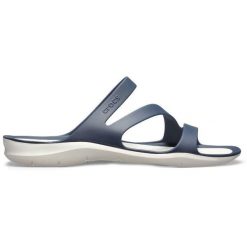 Klapki damskie Crocs Swiftwater. Białe klapki damskie Crocs, bez wzorów, z materiału, bez obcasa, bez zapięcia. Za 278.00 zł.