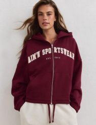 Damska bluza zapinana na zamek z kapturem Varsity bordowa. Czerwone bluzy damskie Aim'n, l, bez wzorów, z bawełny, bez ramiączek, z kapturem. Za 390.00 zł.