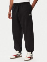 Reebok Spodnie dresowe Filip RK25727CCM Czarny Regular Fit. Czarne spodnie sportowe męskie Reebok, m, bez wzorów, z dresówki. Za 199.99 zł.