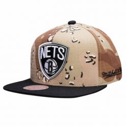 Czapka z daszkiem Mitchell & Ness NBA Brooklyn Nets Choco Camo -BNEYYPPPCAMO. Brązowe czapki damskie Mitchell & Ness, bez wzorów, sportowe. Za 89.00 zł.
