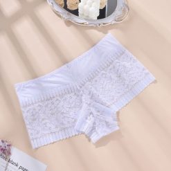 Koronkowe szorty z ozdobnym wykończeniem na specjalne okazje Vaira. Brązowe majtki damskie Intica, z koronki. Za 69.00 zł.