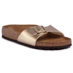 Klapki Birkenstock. Żółte klapki damskie Birkenstock, bez wzorów, bez obcasa, bez zapięcia. Za 359.99 zł.