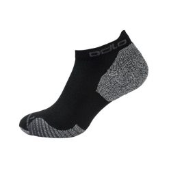Skarpety do biegania dla dorosłych Odlo Socks short Ceramicool RUN. Czarne skarpetki damskie ODLO, bez wzorów. Za 66.34 zł.