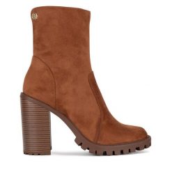 Botki Nine West. Brązowe botki damskie Nine West, bez wzorów, bez obcasa, na słupku, bez zapięcia. Za 279.99 zł.