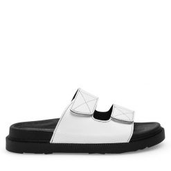 Klapki JENNY. Klapki damskie Jenny, bez wzorów, bez obcasa, bez zapięcia. Za 79.99 zł.