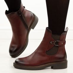 Bordowe płaskie botki damskie M.Daszyński sa252-7. Czerwone botki damskie M.Daszyński, na jesień, bez wzorów, ze skóry, eleganckie, z okrągłym noskiem, bez obcasa, na obcasie, bez zapięcia. Za 229.00 zł.
