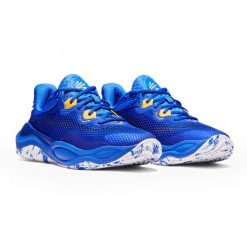 Buty koszykarskie Under Armour Curry Splash 24. Niebieskie buty sportowe męskie Under Armour, bez wzorów, bez zapięcia, do koszykówki. Za 379.99 zł.