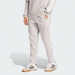 Spodnie dresowe Squadra 25. Białe spodnie sportowe męskie Adidas, xl, bez wzorów, z dresówki, do piłki nożnej. Za 239.00 zł.