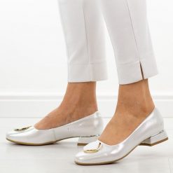 Srebrne mar Polskie czółenka damskie Suzana 2520. Szare czółenka damskie Suzana, na jesień, bez wzorów, ze skóry, eleganckie, bez obcasa, na obcasie, bez zapięcia. Za 249.00 zł.
