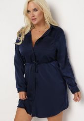 Granatowa Sukienka Mini Zapinana na Guziki z Cienkim Materiałowym Paskiem Venudda. Niebieskie sukienki damskie Born2be, xl, bez wzorów, z materiału, bez kołnierzyka, bez ramiączek, mini. Za 84.99 zł.
