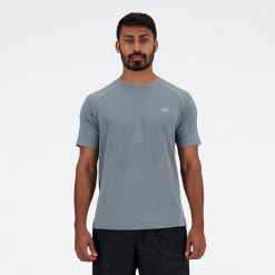 Koszulka męska New Balance MT41080AG – szara. Szare koszulki sportowe męskie New Balance, m, bez wzorów, z materiału, bez ramiączek, do biegania. Za 249.99 zł.