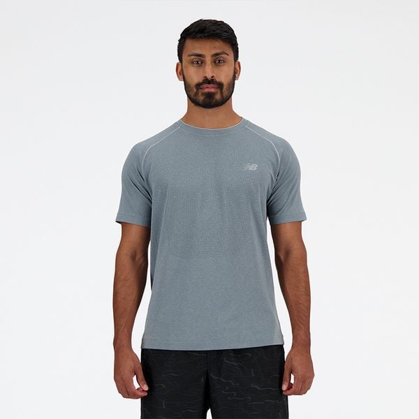 Koszulka męska New Balance MT41080AG – szara. Szare koszulki sportowe męskie New Balance, m, bez wzorów, z materiału, bez ramiączek, do biegania. Za 249.99 zł.