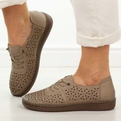 Khaki ażurowe skórzane półbuty damskie Potocki 15316. Brązowe półbuty damskie POTOCKI, na jesień, w ażurowe wzory, z jeansu, casualowe, z okrągłym noskiem, bez obcasa, na płaskiej podeszwie, bez zapięcia. Za 219.00 zł.