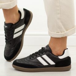 Czarne półbuty damskie American Club RD34. Czarne obuwie sportowe damskie American CLUB, na jesień, bez wzorów, z jeansu, z okrągłym noskiem, bez zapięcia. Za 179.00 zł.