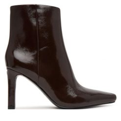 Botki Guess. Brązowe botki damskie Guess, z aplikacjami, bez obcasa, na słupku, bez zapięcia. Za 764.99 zł.