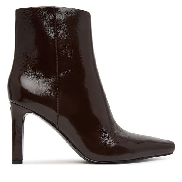 Botki Guess. Brązowe botki damskie Guess, z aplikacjami, bez obcasa, na słupku, bez zapięcia. Za 764.99 zł.