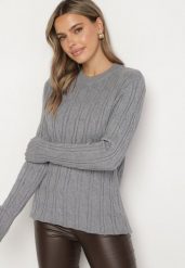 Ciemnoszary Sweter z Wiskozą i Ozdobnym Splotem Savria. Szare swetry nierozpinane damskie Born2be, na zimę, bez wzorów, z wiskozy, bez kołnierzyka, bez ramiączek. Za 99.99 zł.