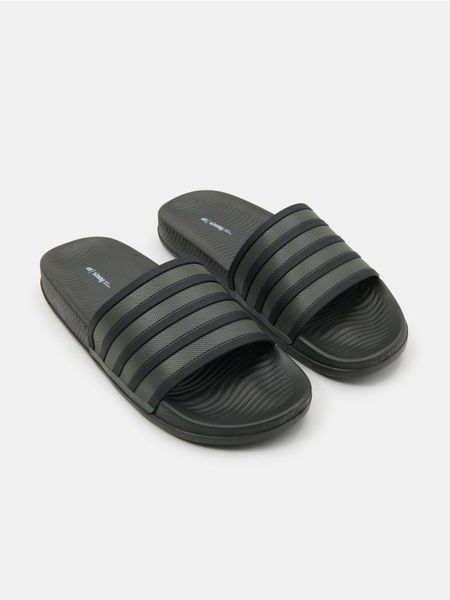 Klapki w paski - zielony. Zielone klapki męskie Sinsay, bez wzorów, bez zapięcia. Za 29.99 zł.