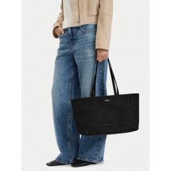 Torebka MEXX. Czarne shopperki damskie Mexx, bez wzorów, bez dodatków. Za 229.99 zł.