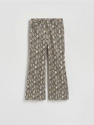 Jeansy w zwierzęcy wzór - wielobarwny. Jeansy damskie Reserved, bez wzorów, z bawełny. Za 179.99 zł.