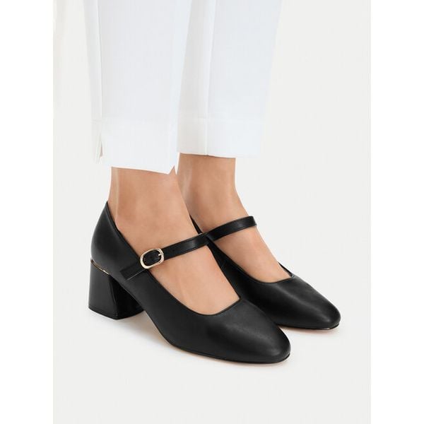 Czółenka JENNY. Czarne czółenka damskie Jenny, bez wzorów, bez obcasa, bez zapięcia. Za 129.99 zł.