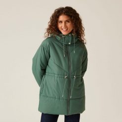Kurtka turystyczna pikowana damska Regatta Rurie. Zielone kurtki sportowe damskie Regatta, na zimę, bez wzorów, z poliesteru, bez ramiączek, bez kaptura, trekkingowe. Za 207.40 zł.
