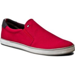 Tenisówki TOMMY HILFIGER - Harlow 2D FM0FM00597 Tango Red 611. Czerwone trampki męskie Tommy Hilfiger, bez wzorów, z gumy, eleganckie, bez zapięcia. W wyprzedaży za 159.00 zł.