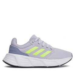 Buty do biegania adidas. Białe obuwie sportowe damskie Adidas, bez wzorów, bez zapięcia, do biegania. Za 219.99 zł.