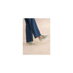 Buty z recyklingu dla kobiet TBS Confort. Zielone obuwie sportowe damskie TBS, bez wzorów, bez zapięcia. Za 428.40 zł.