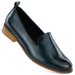 Półbuty damskie lakierowane lordsy granatowe Potocki 19337. Półbuty damskie POTOCKI, bez wzorów, z lakierowanej skóry, bez obcasa, bez zapięcia. Za 159.99 zł.