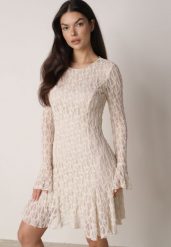 Beżowa Sukienka Koronkowa z Rozkloszowanymi Rękawami Cinatea. Brązowe sukienki damskie Born2be, na co dzień, l, bez wzorów, z koronki, bez kołnierzyka, bez ramiączek, mini, dopasowane. Za 149.99 zł.