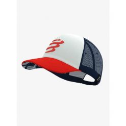 Czapka z daszkiem Compressport Trucker Cap - sugar/blues. Czerwone czapki damskie Compressport, bez wzorów, sportowe. Za 119.99 zł.