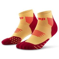 Damskie skarpety kompresyjne do biegania sportowe za kostkę Core Run CEP. Czerwone skarpetki damskie CEP, bez wzorów, z elastanu. Za 79.00 zł.