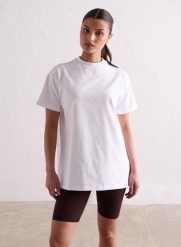 Damski T-shirt krótki rękaw, oversize, bawełna, okrągły dekolt Boyfriend biały. Białe t-shirty damskie Aim'n, m, bez wzorów, z bawełny, klasyczne, bez kołnierzyka, bez ramiączek. Za 175.00 zł.