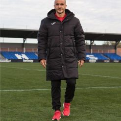 Kurtka zimowa męska długa Joma Islandia III czarny. Czarne kurtki męskie Joma, na zimę, l, bez wzorów, z puchu, sportowe, bez kaptura. W wyprzedaży za 464.50 zł.