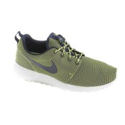 Trampki Damskie Rosherun. Zielone trampki i tenisówki damskie Nike, bez wzorów, z koronki, bez zapięcia. Za 517.99 zł.