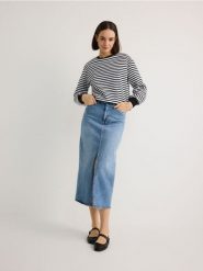 Bawełniana bluza w paski - wielobarwny. Bluzy damskie Reserved, l, bez wzorów, z bawełny, bez ramiączek, bez kaptura. W wyprzedaży za 49.99 zł.