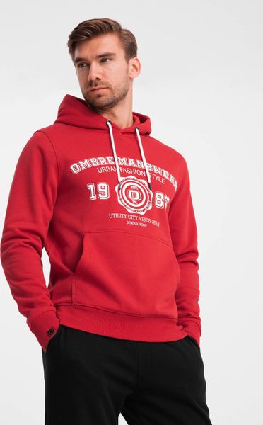 Ombre Męska bluza z kapturem kangurka z nadrukiem w stylu college czerwona V1 OM-SSPS-0143 XL. Czerwone bluzy męskie Ombre, m, bez wzorów, z kapturem. Za 169.99 zł.