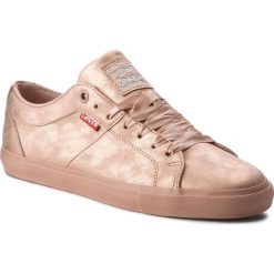 Tenisówki LEVI'S - 227843-2950-81 Light Pink. Czerwone trampki i tenisówki damskie Levi's®, bez wzorów, z gumy, bez zapięcia. W wyprzedaży za 179.00 zł.
