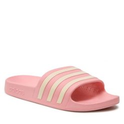 Klapki adidas. Czerwone klapki damskie Adidas, bez wzorów, sportowe, bez obcasa, bez zapięcia. Za 119.99 zł.