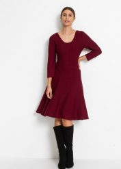 Sukienka dzianinowa w paski. Czerwone sukienki damskie bonprix, bez wzorów, z dzianiny, bez kołnierzyka, bez ramiączek, rozkloszowane. Za 149.99 zł.