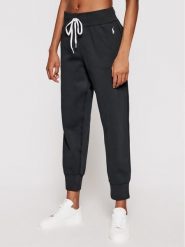 Polo Ralph Lauren Spodnie dresowe Akl 211794397001 Czarny Regular Fit. Czarne spodnie dresowe damskie Polo Ralph Lauren, bez wzorów, z bawełny. Za 389.99 zł.