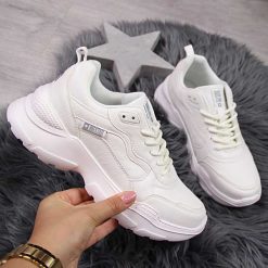 Buty sportowe damskie białe Big Star. Białe obuwie sportowe damskie BIG STAR, bez wzorów, bez zapięcia. Za 149.99 zł.