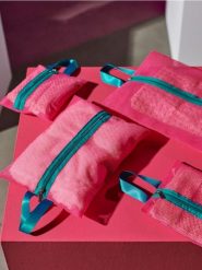 Organizery do walizki 4 pack - różowy. Czerwone walizki męskie Sinsay, bez wzorów. Za 22.99 zł.