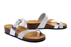 DR. BRINKMANN 700525-92 silber, klapki damskie. Szare klapki damskie Dr. Brinkmann, na lato, bez wzorów, bez obcasa, na koturnie, bez zapięcia. Za 204.90 zł.